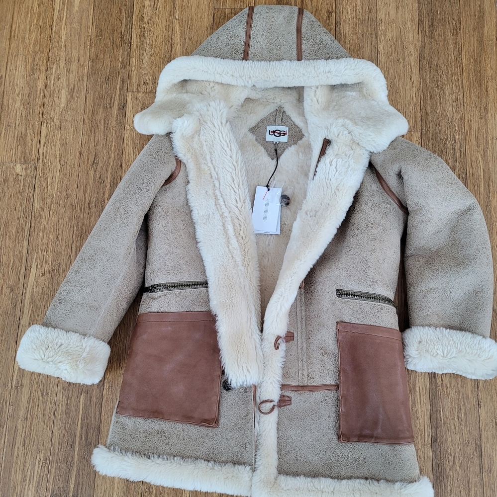 UGG MEN'S SHEARLING HOODED COAT SIZE S BRAND NEW WITH TAGS.
